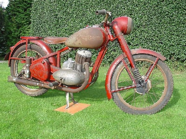 jJAWA 250 - Pérák (1949)