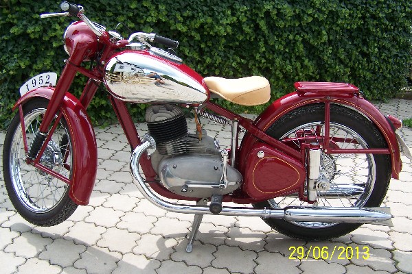 Jawa - pérák 250/11