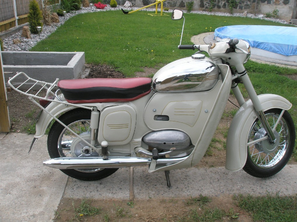 JAWA 250 - 559 panelka