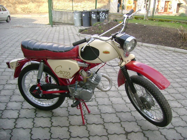 Jawa - 90 Cross