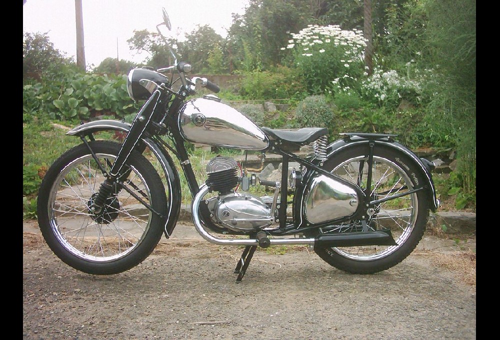 ČZ - 125 T