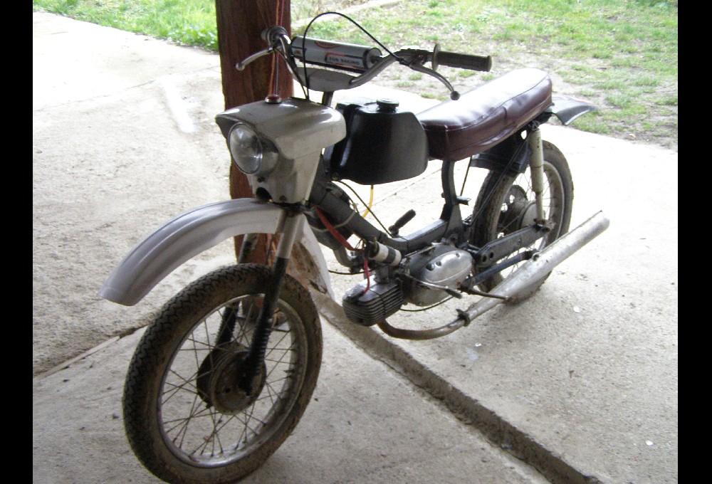 Jawa - 21 cross